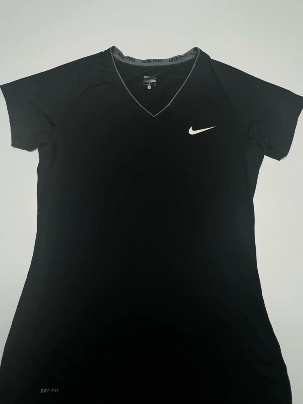 NIKE PRO Dri-Fit Black Short Sleeve V-Neck Athletic‎ Top Women’s Size Large Gym